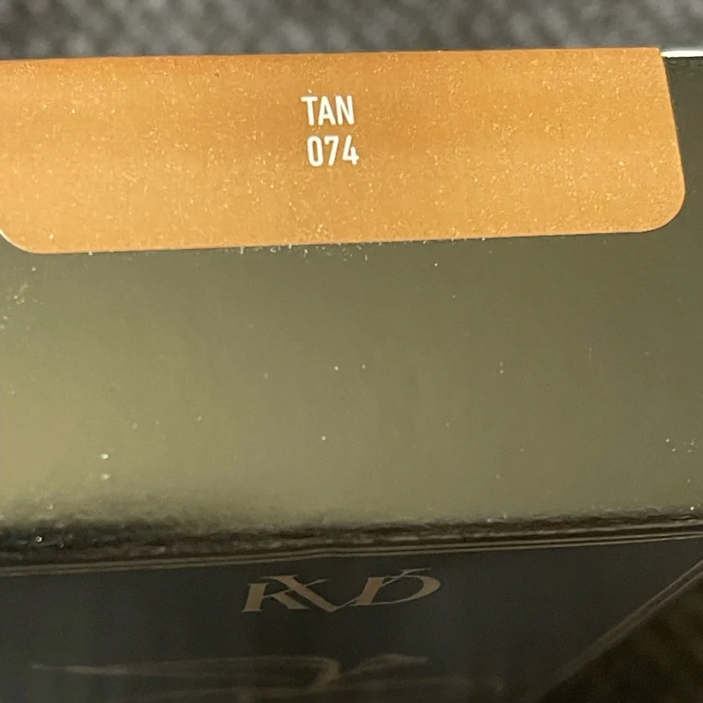 Kat Von D achieve flawless